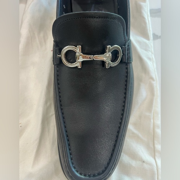 Men’s Ferragamo reversible horse-bit black loafers box + dust bags size 8.5 - Picture 2 of 10